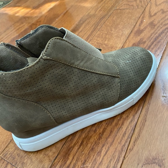 Women’s Platform Wedge Sneaker Booties - Picture 4 of 6